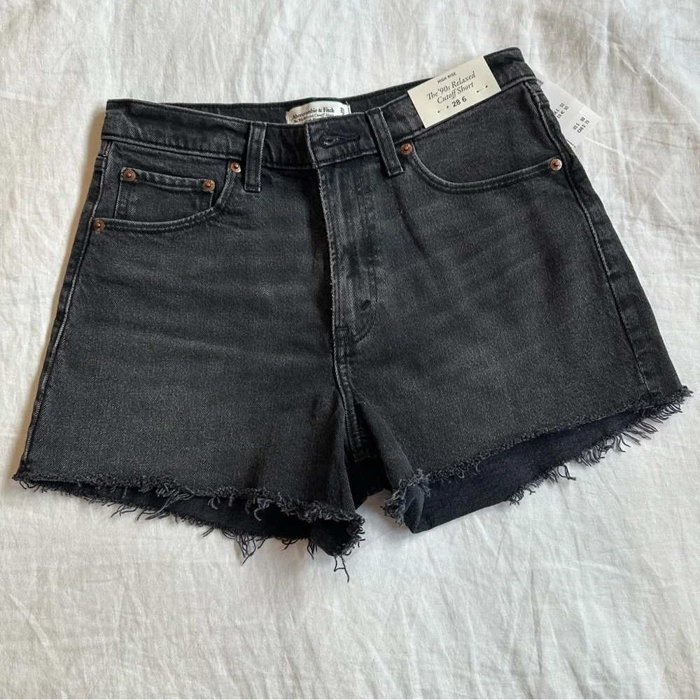 A&F 90s Relaxed Cutoff Shorts - 6 - Picture 1 of 4